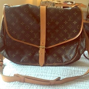 LOUIS VUITTON shoulder bag